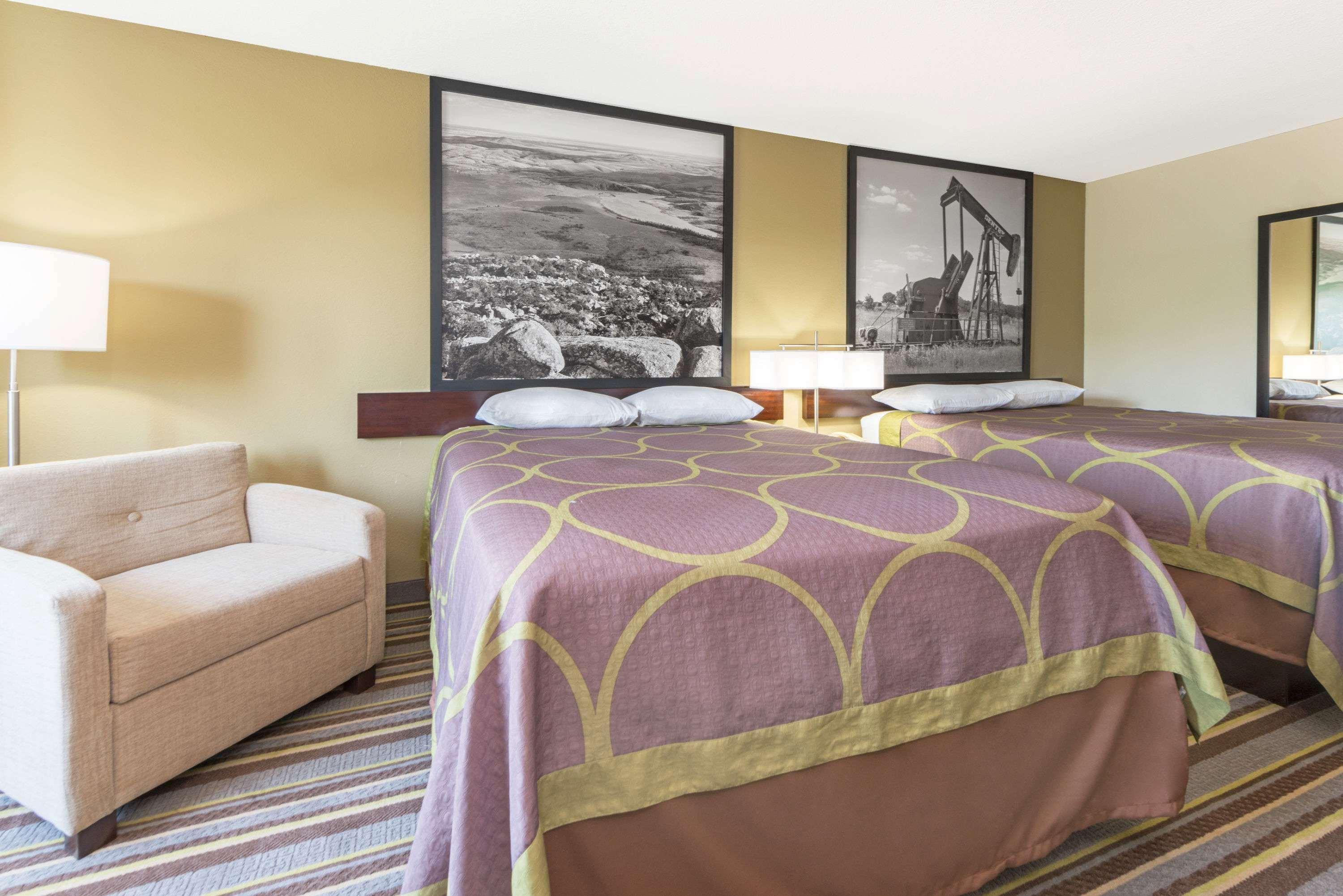 Super 8 By Wyndham Perry Hotel Luaran gambar