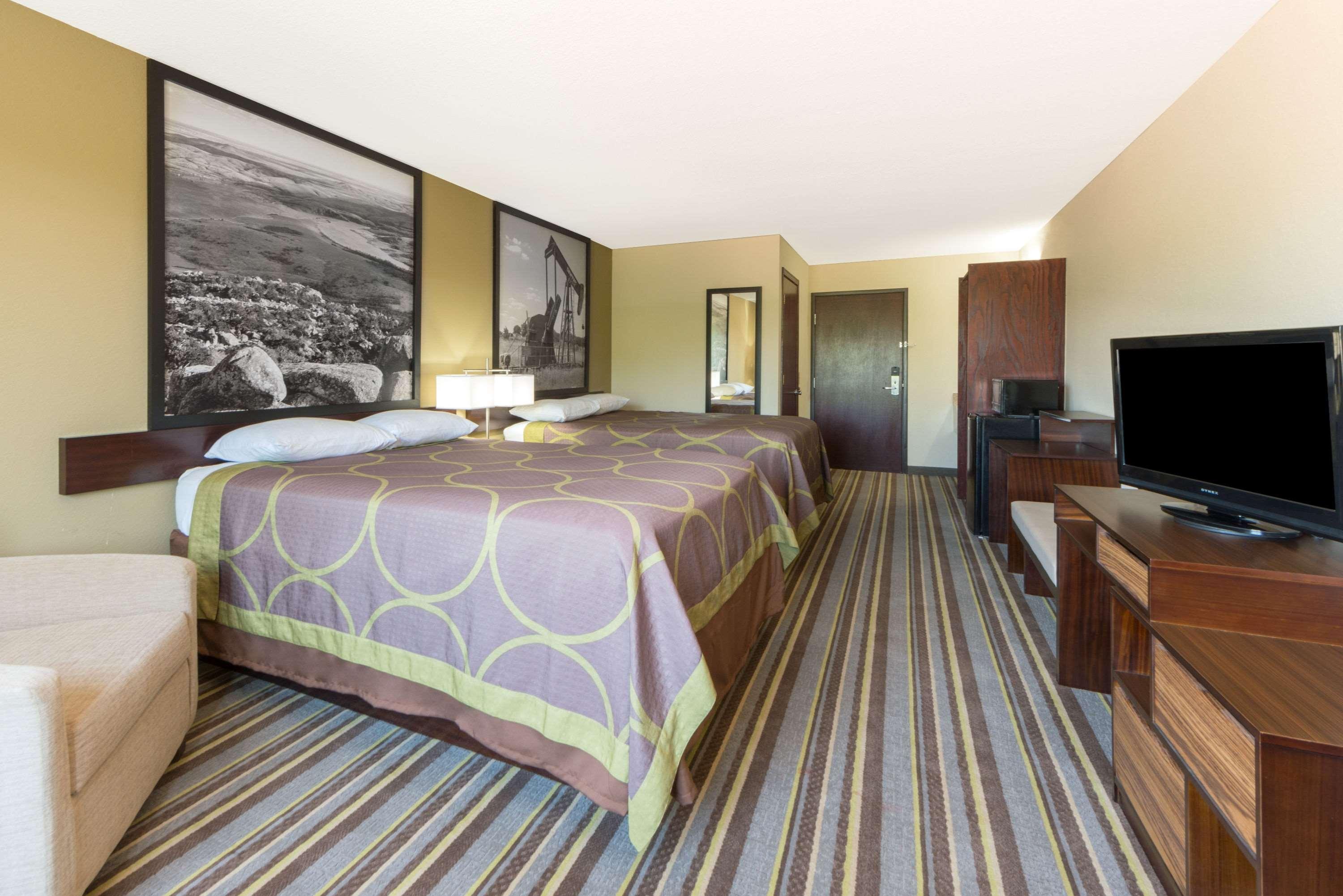 Super 8 By Wyndham Perry Hotel Luaran gambar