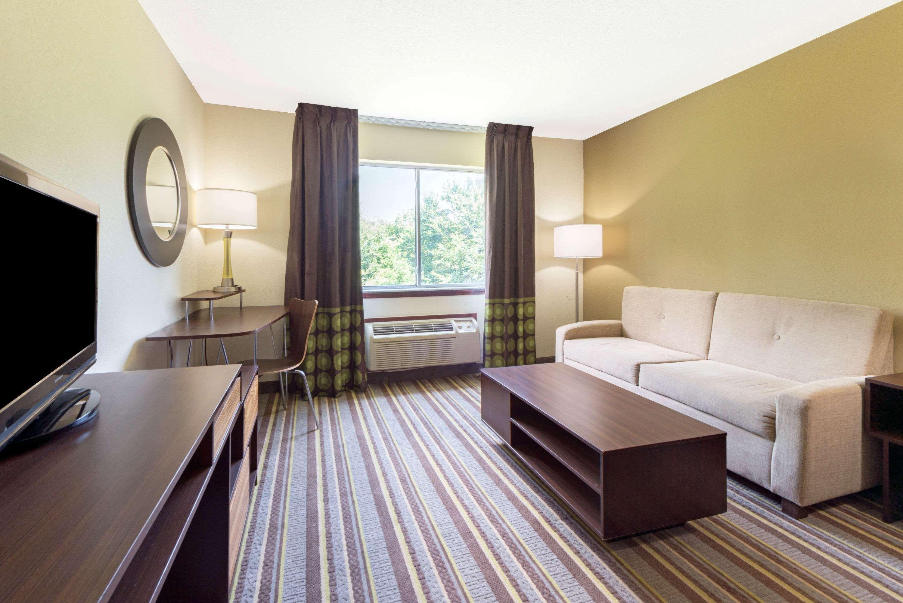Super 8 By Wyndham Perry Hotel Luaran gambar