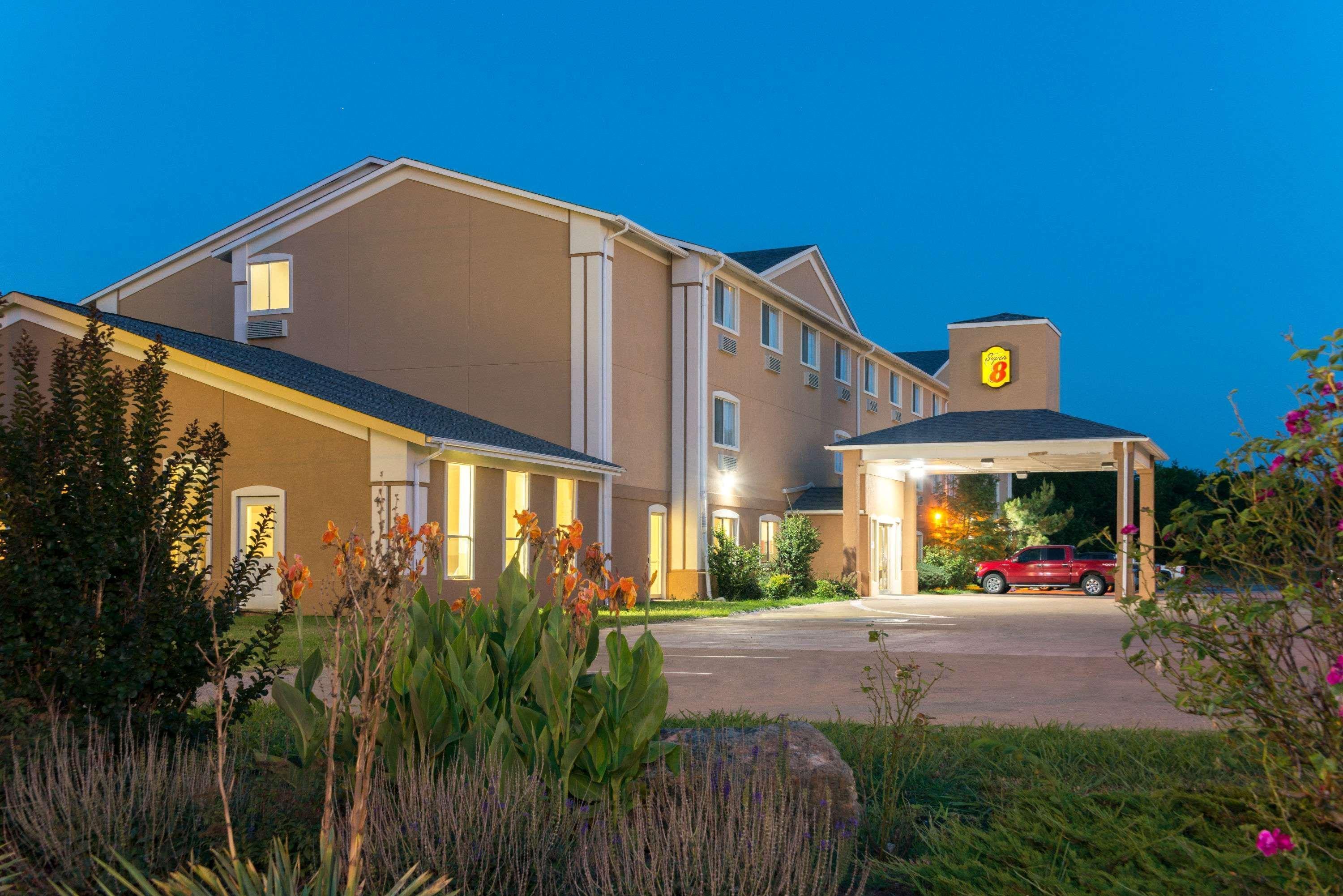 Super 8 By Wyndham Perry Hotel Luaran gambar