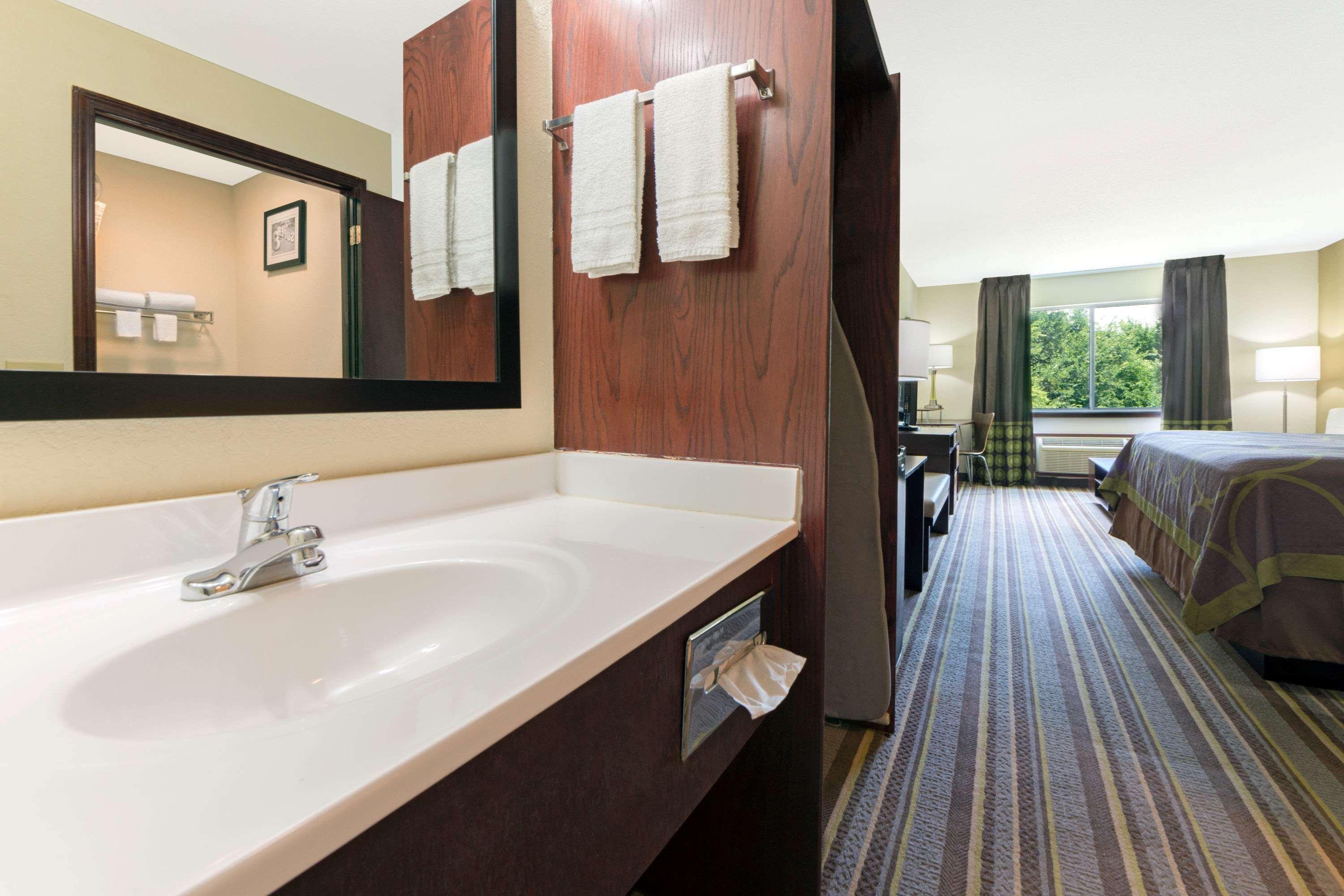 Super 8 By Wyndham Perry Hotel Luaran gambar