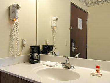 Super 8 By Wyndham Perry Hotel Luaran gambar